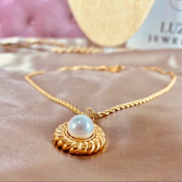 18K Gold Croissant Freshwater Pearl Pendant Twisted Rope Necklace Chain - Picture 2 of 9